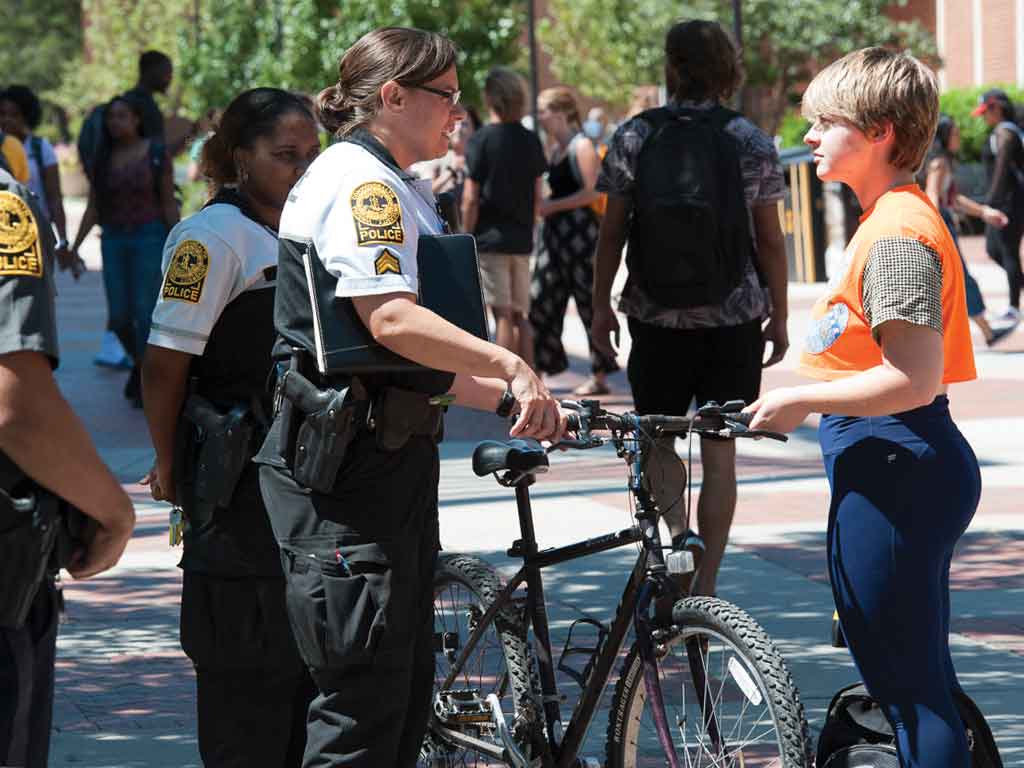 A VCU police officer talking with a student on campus
